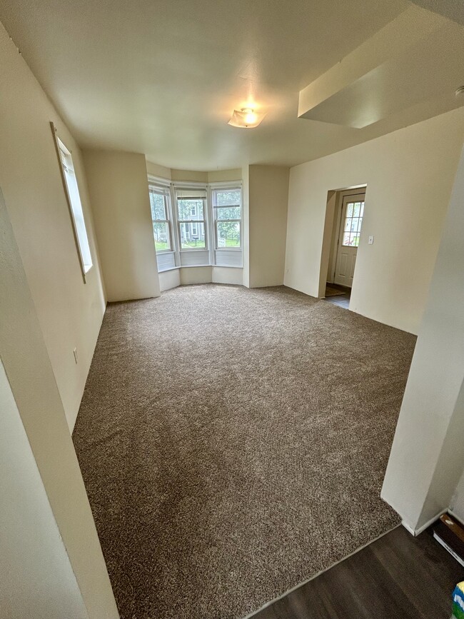 huge well lit family room - 528 Union St