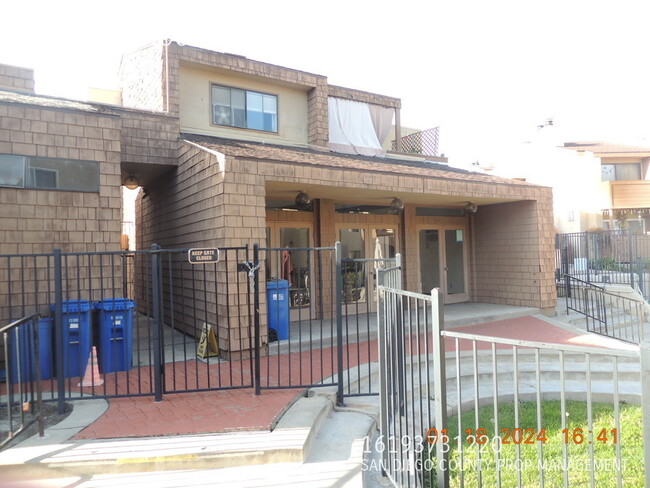 Building Photo - Charming 2 Bedroom Condo in Bonita: Move-i...