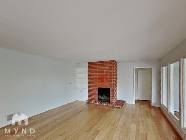 Foto del edificio - 4626 Geranium Pl