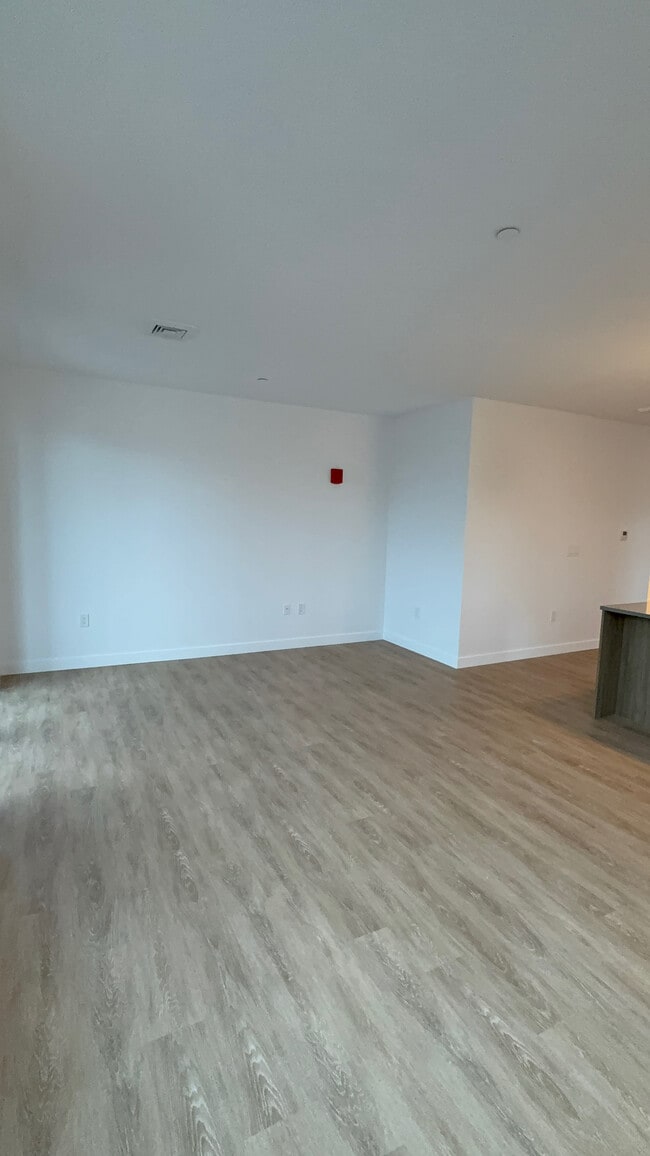 Building Photo - 198 Gardner St