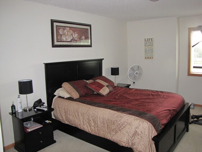 Foto del edificio - Very spacious *3Bed*2.5Bath Town Home in C...