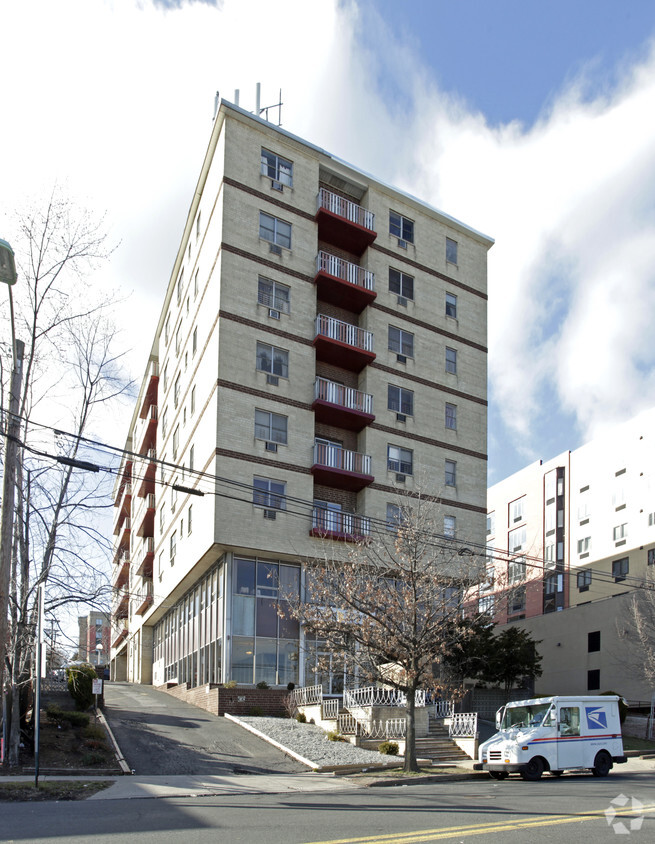 Building Photo - Tireno Towers