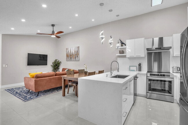 Foto del edificio - 1329 Periwinkle Pl