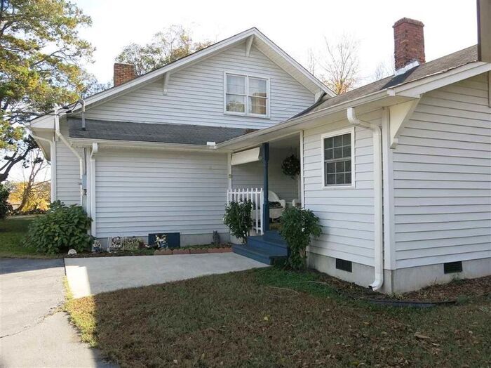 Building Photo - Beautiful Easley Home