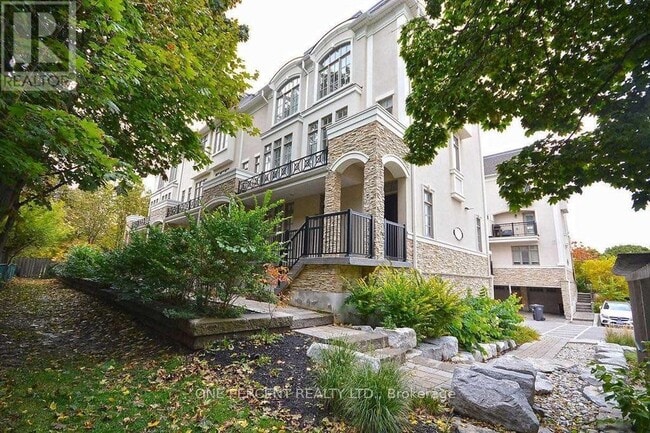 Building Photo - 3077 Cawthra Rd