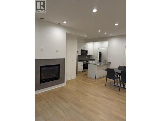 Photo du bâtiment - 1838 Mathers Crescent