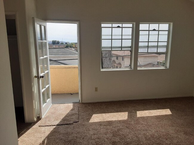 Building Photo - 1044 252nd St