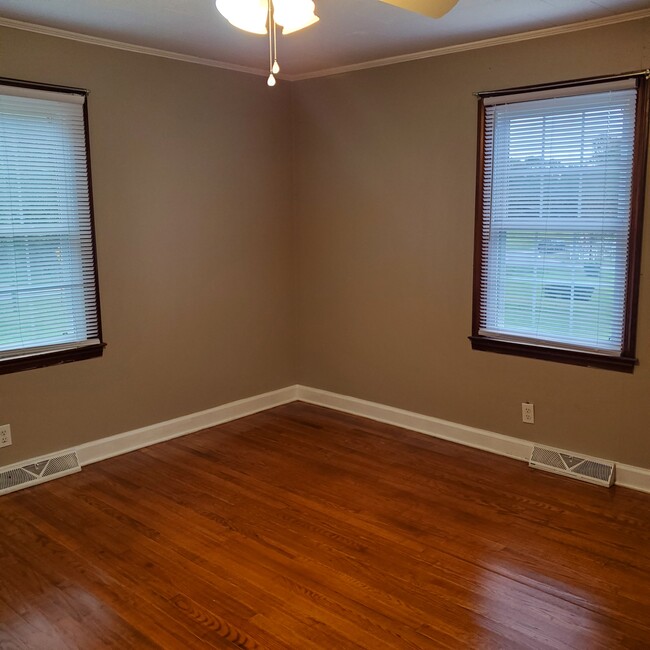 Foto del edificio - 4215 Randleman Rd