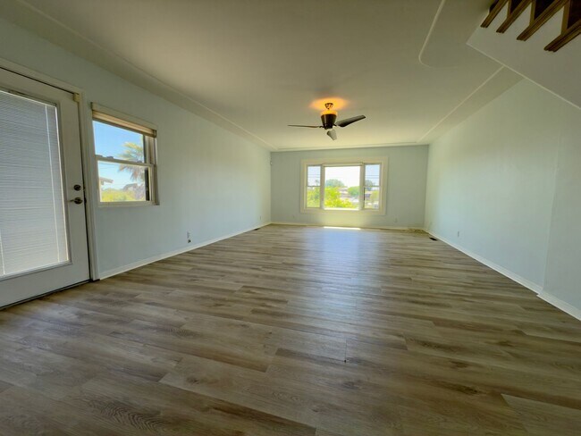 Foto del edificio - Renovated 3-Bedroom Home with Private Mast...