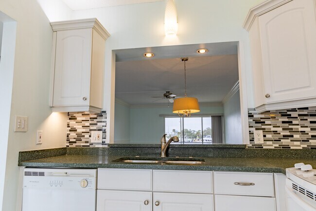 Foto del edificio - 715 S Beach St
