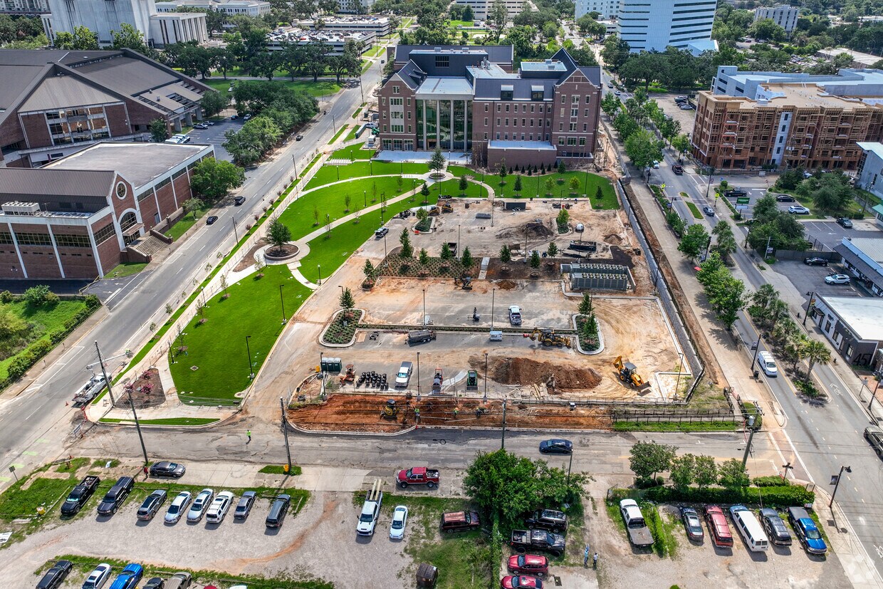 520 W Madison St - Property Photo - The Hall