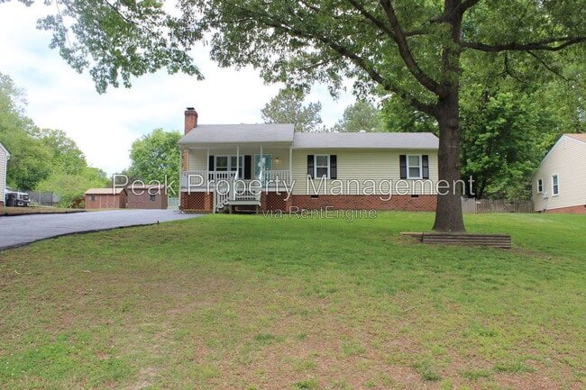 Building Photo - 6452 Lakeway Dr