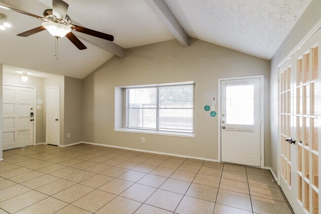 Foto del edificio - 15503 Boulder Oaks Dr