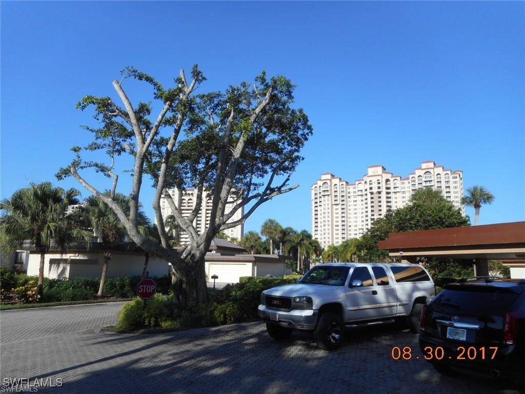 Primary Photo - 6770 Pelican Bay Blvd