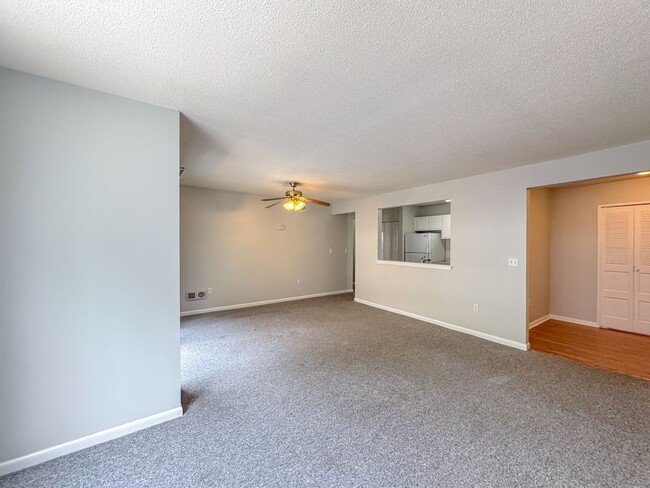 Building Photo - Large 2-Bed/1-Bath w/ Private Balcony & In...