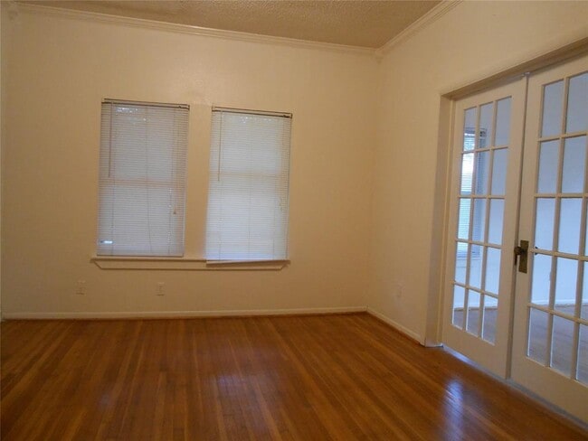 Building Photo - 1226 W Gray St