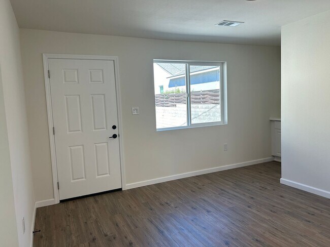 Foto del edificio - Price reduction!! Brand New ADU Located Wi...
