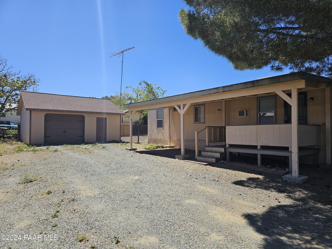 Primary Photo - 17243 E Lakeview Dr