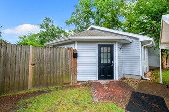 Building Photo - 1603 Carruthers St