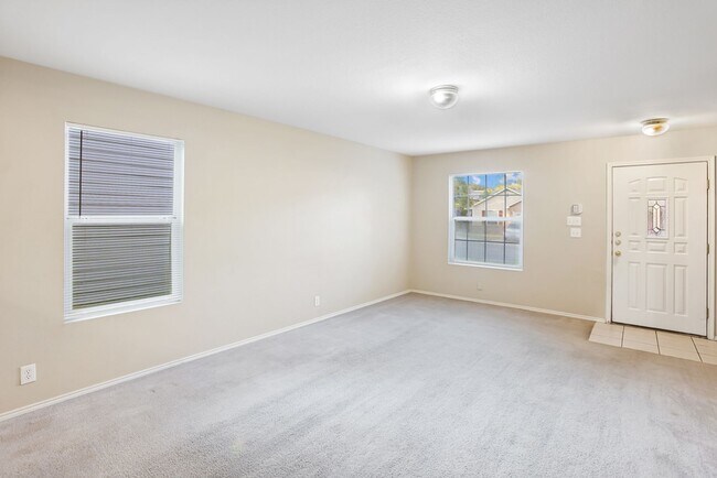 Building Photo - Charming Home Awaits: Spacious & Modern Living in a Prime Location