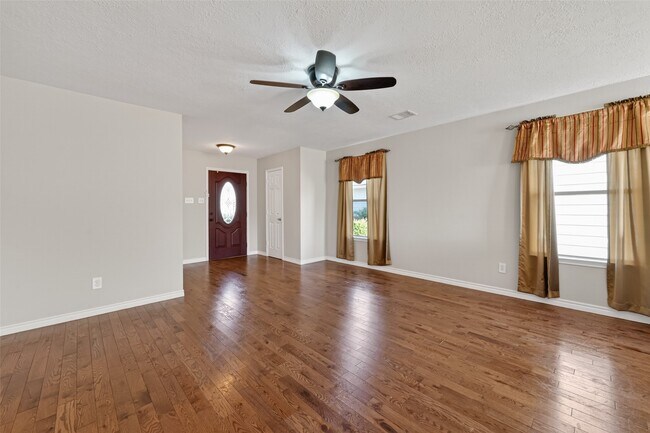 Foto del edificio - 20631 Tayman Oaks Dr