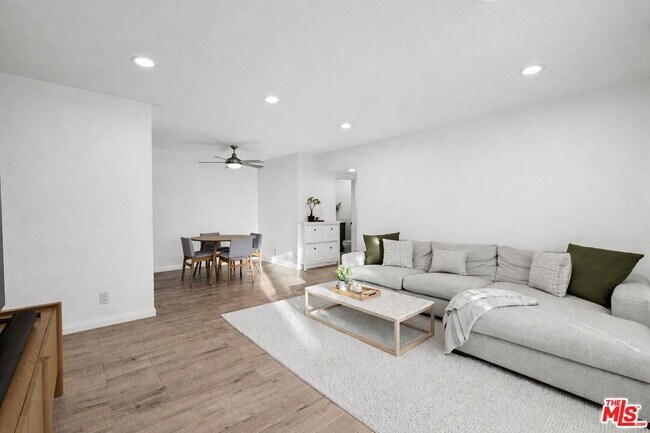Foto del edificio - 5651 Windsor Way