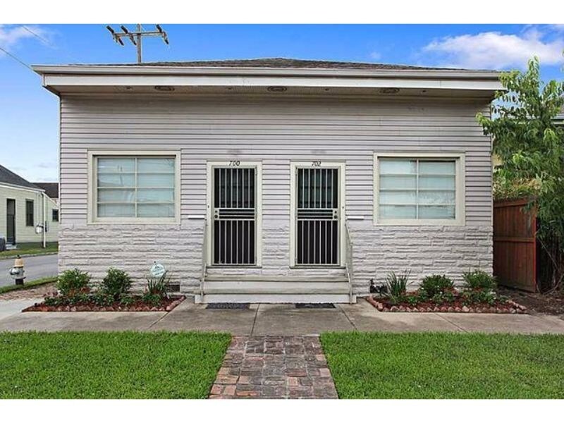 Primary Photo - 702 Valence St