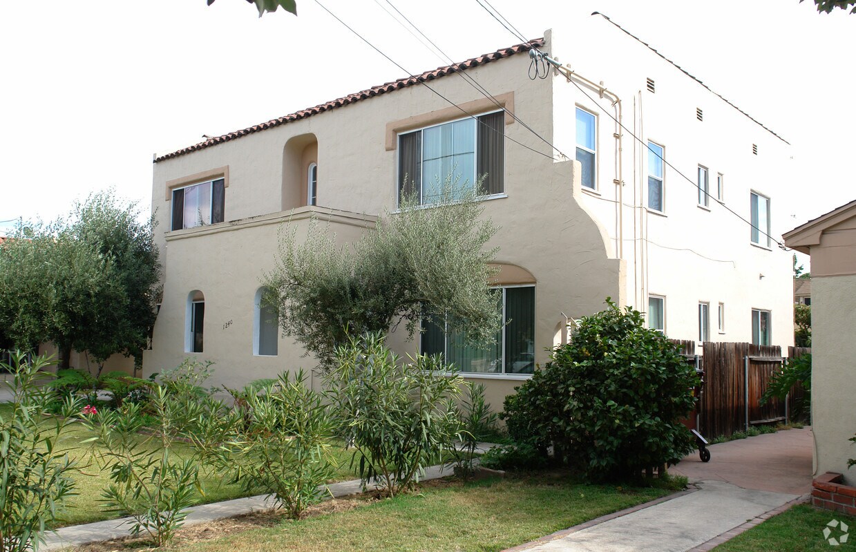 Building Photo - 1240 E Lexington Dr