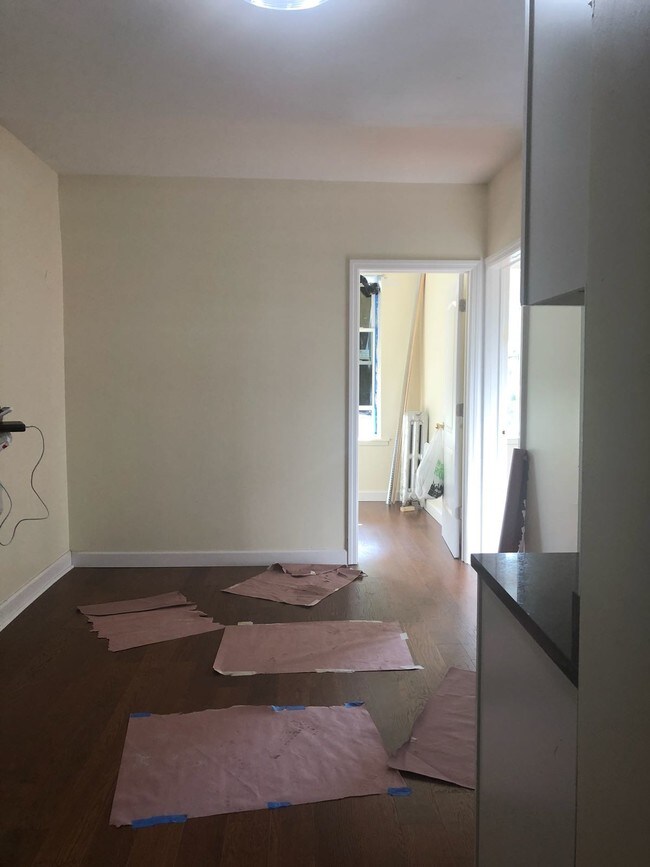 Foto del edificio - 466 E 45th St