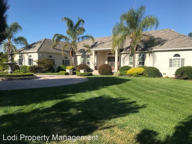 Building Photo - 4 br, 4.5 bath House - 12945 N Highway 88