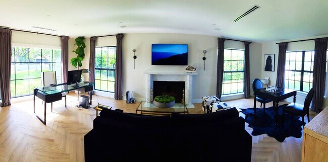 Building Photo - 4312 NE 22nd Ave