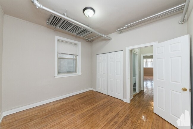 Foto del edificio - 4233 W Addison St