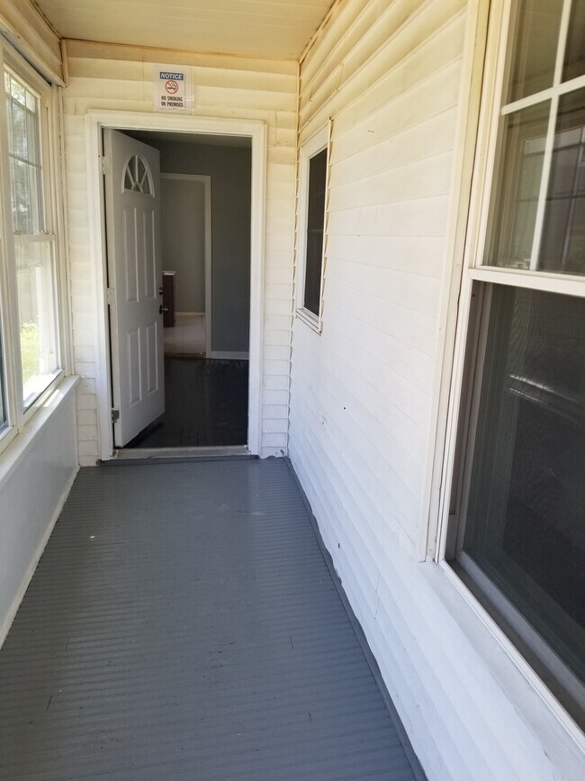 Deck Entrance - 19 Circular Ave