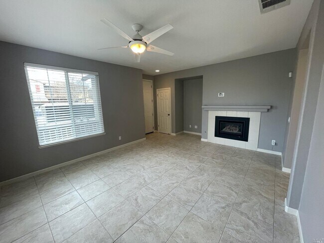 Building Photo - 265 Bouquet Cir