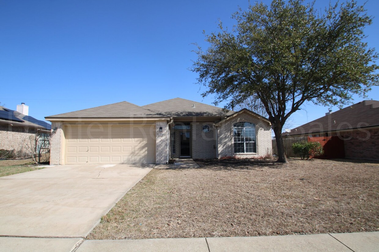 Primary Photo - Charming Brick Home in Clear Creek Estates!