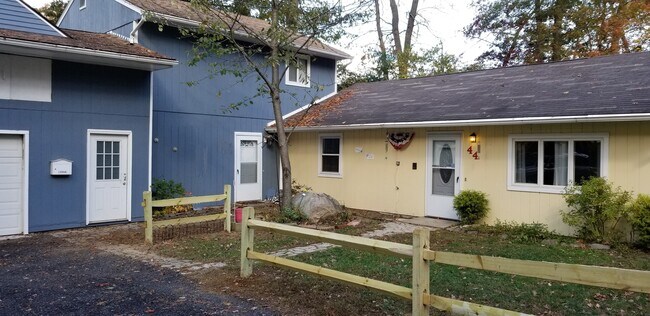 2 single family homes on property each with their own private fenced back yards - 46 Gem Dr