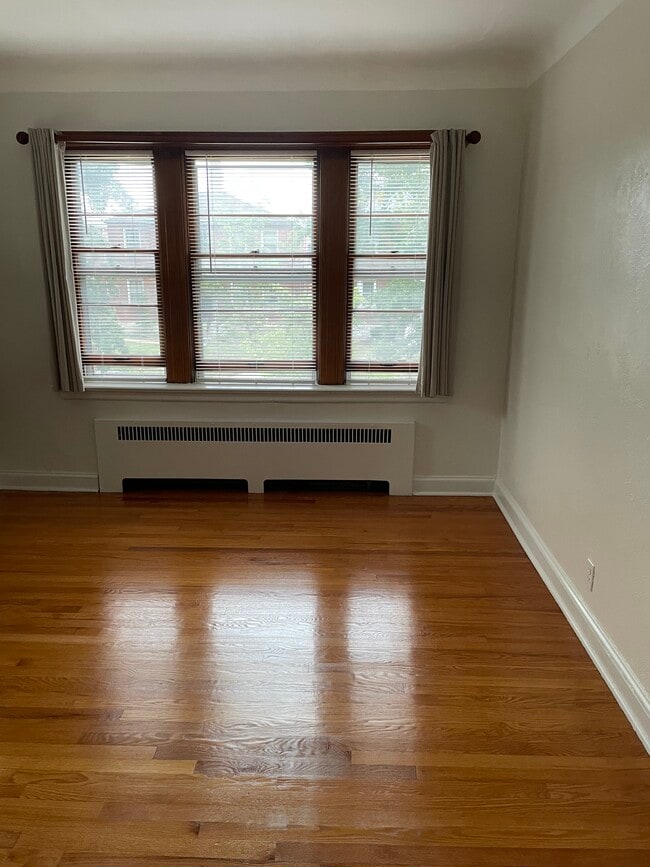 Foto del edificio - 6618 Devonshire Ave