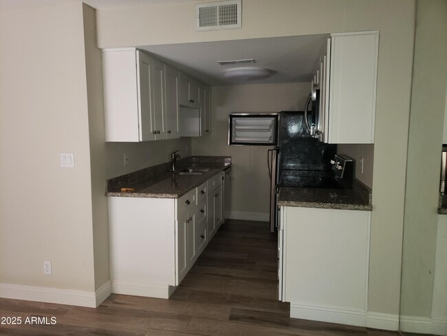 Building Photo - 1115 N 84th Pl