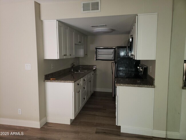 Foto del edificio - 1115 N 84th Pl