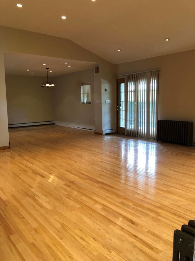 Foto del edificio - 41 Laconia Ave