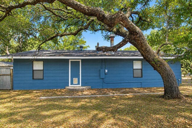 Building Photo - 222 Watkins Point