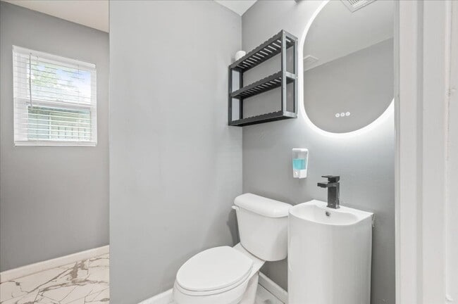 Foto del edificio - 2120 Krenson St