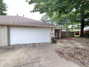 Building Photo - 886 N Daisy Ln