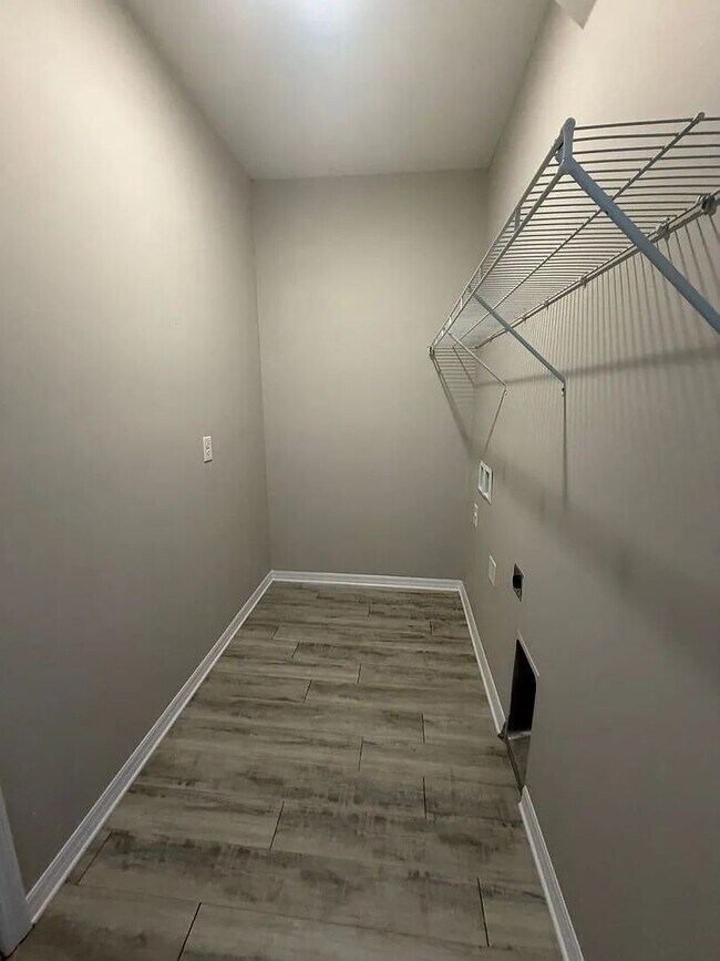 Foto del edificio - 8434 Agate St