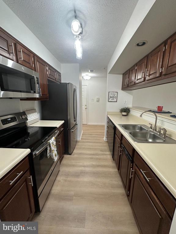 Foto del edificio - 1002 Jessicas Ct