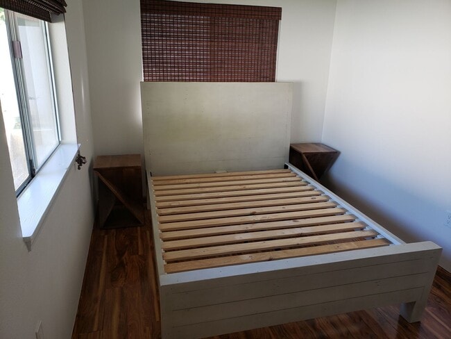 Building Photo - Private 1 bed 1 bath Windward Oahu