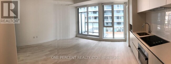 Building Photo - 225 Sumach St