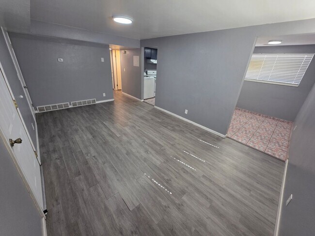 Foto del edificio - 85 E 200 N