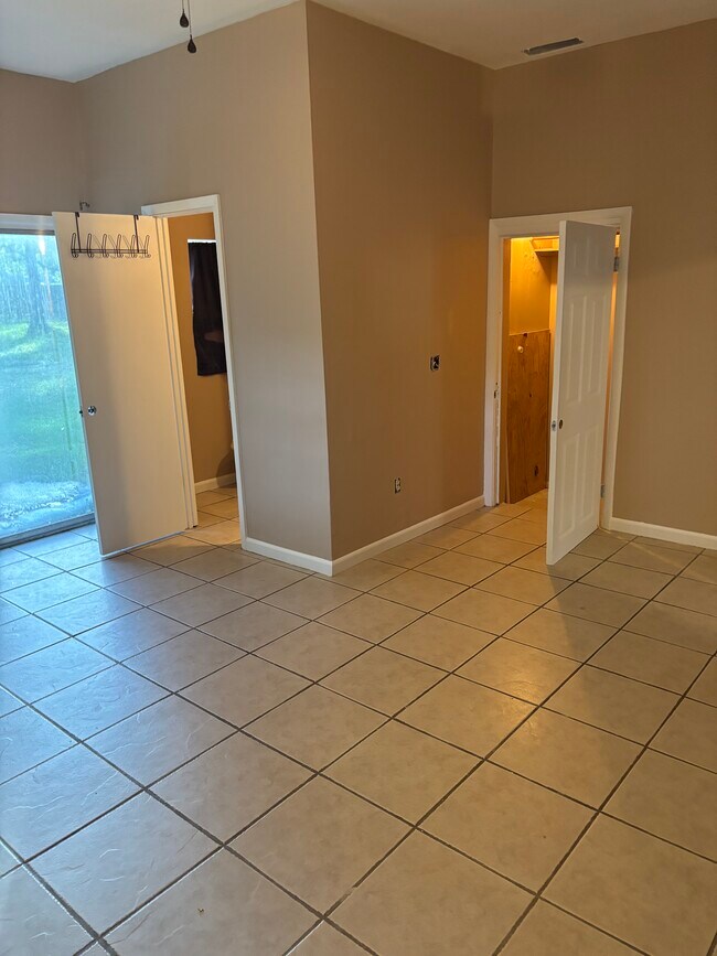 Foto del edificio - 500 N Moore St