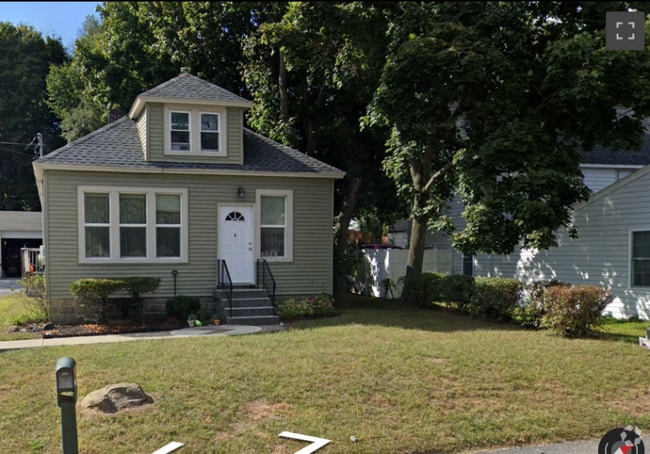 Building Photo - 249 Schoolhouse Rd